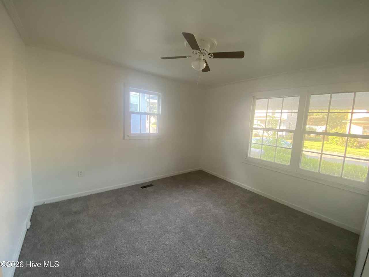 804 Maple St - Photo 5 of 7