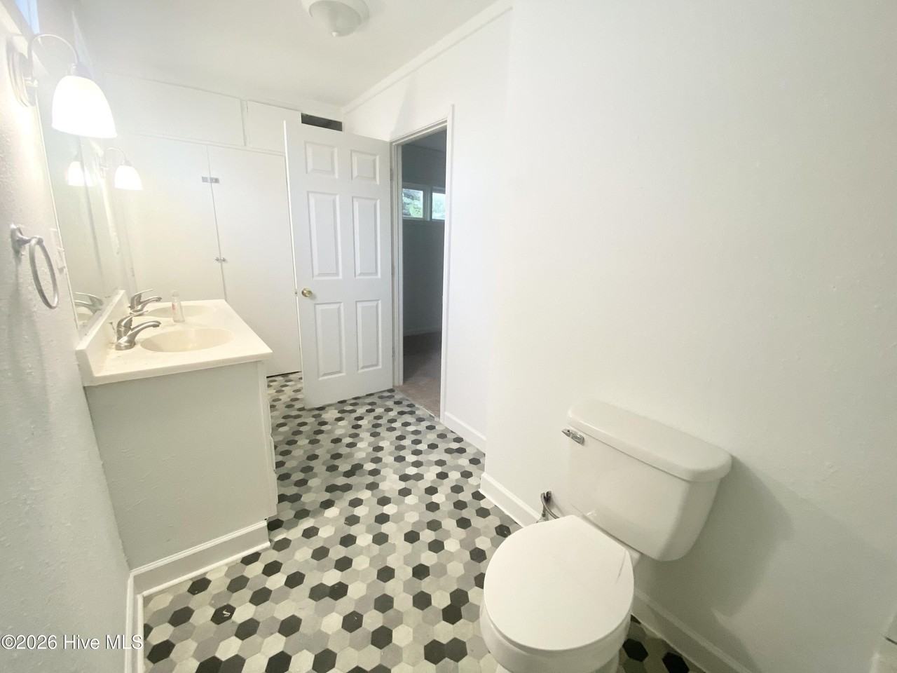 804 Maple St - Photo 7 of 7