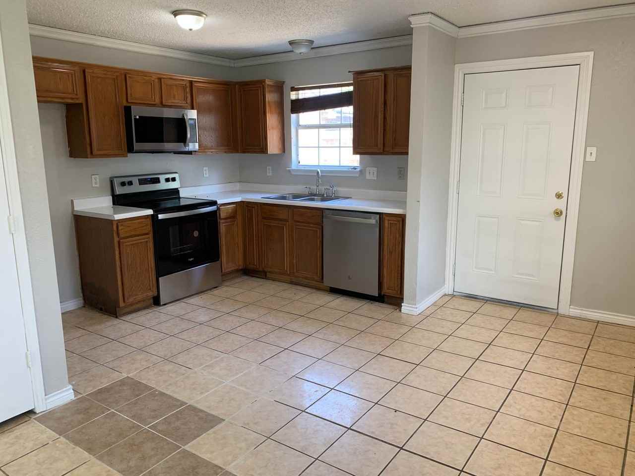 4427 Las Haciendas Dr - Photo 4 of 11