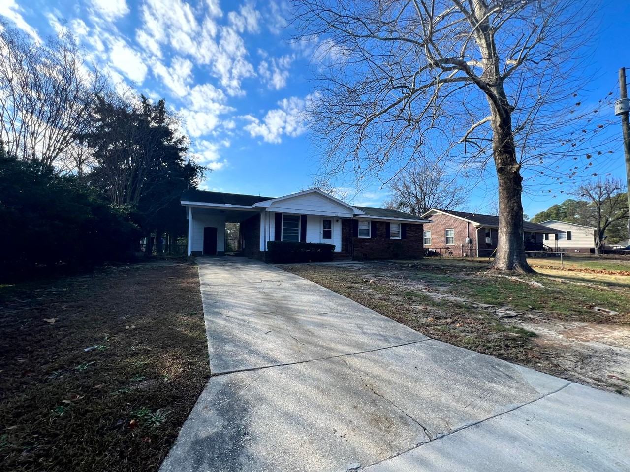 944 Lark Dr - Photo 2 of 15