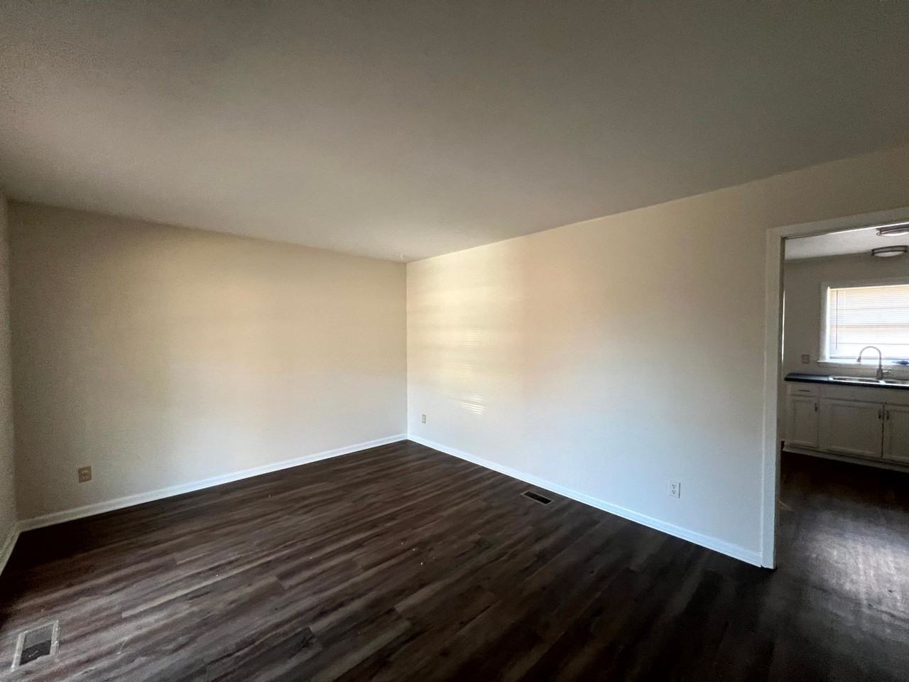 944 Lark Dr - Photo 3 of 15