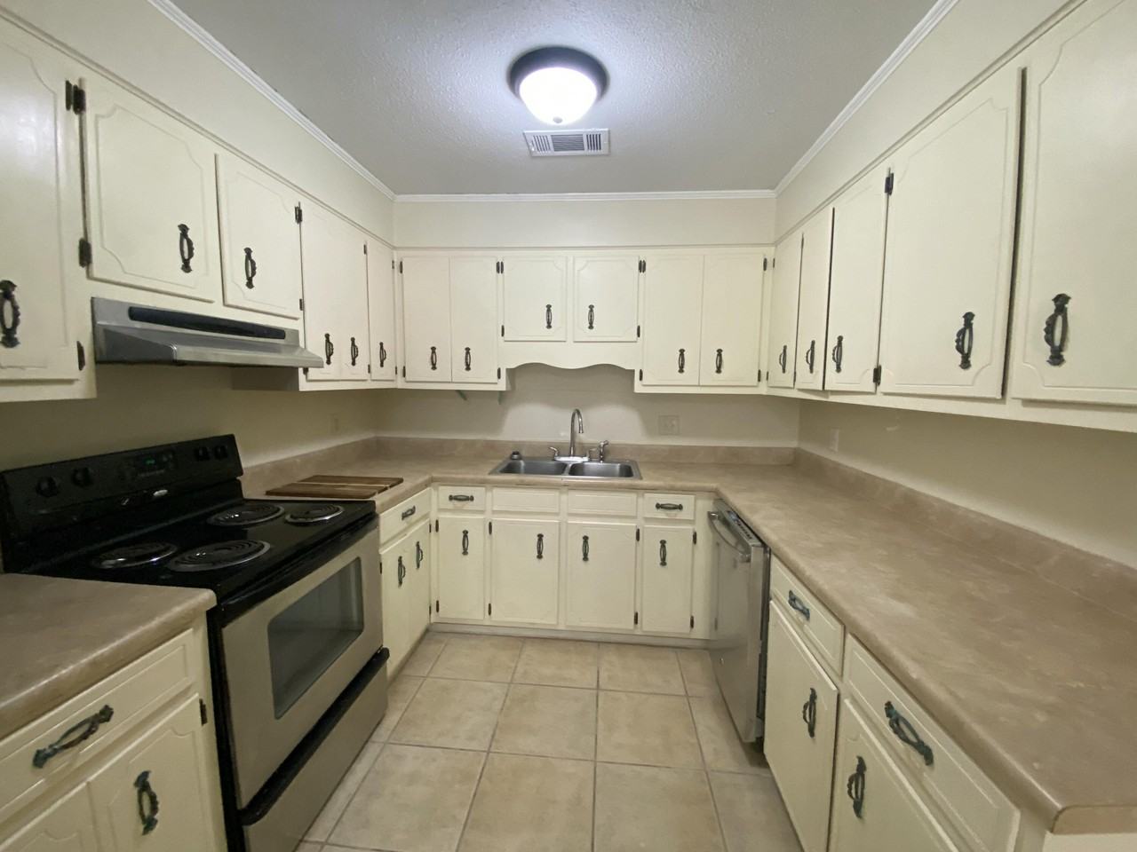 4532 Hillside Dr - Photo 3 of 17