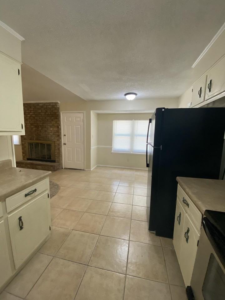 4532 Hillside Dr - Photo 4 of 17