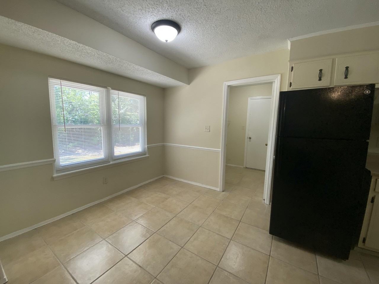 4532 Hillside Dr - Photo 5 of 17