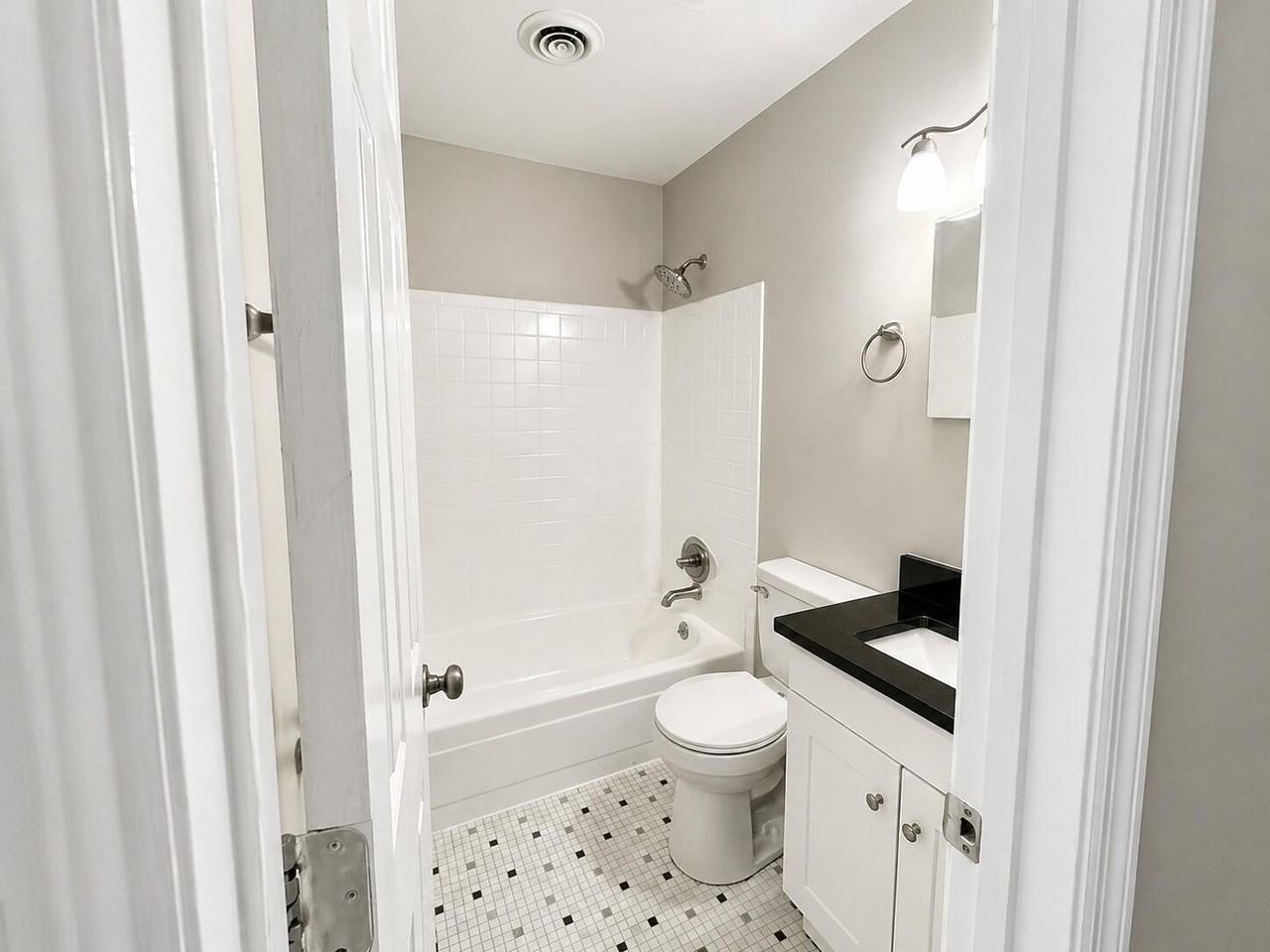 2425 Amsterdam Dr - Photo 7 of 13