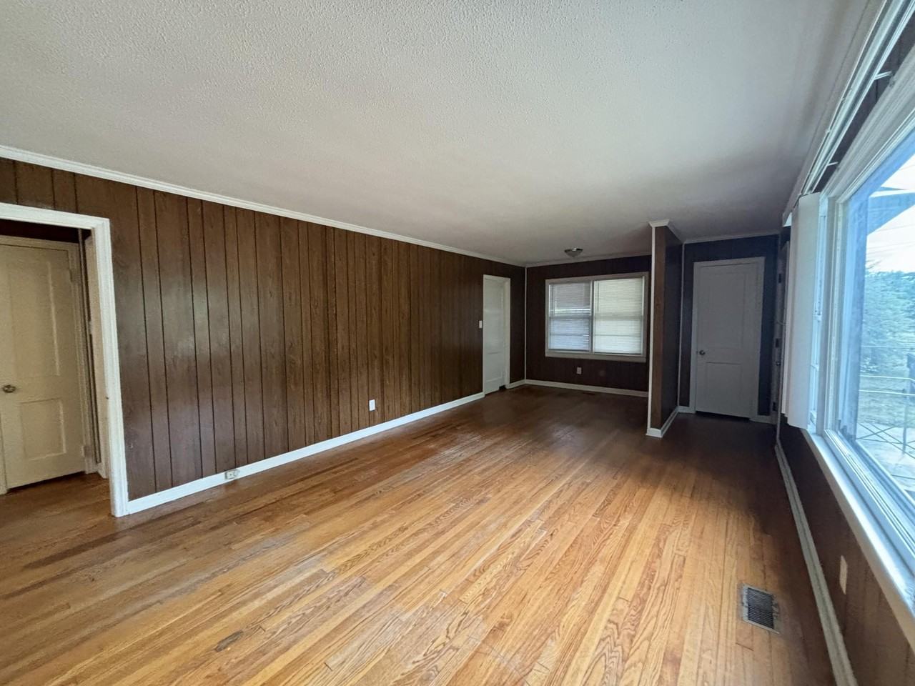 3212 Sycamore Dr - Photo 3 of 12