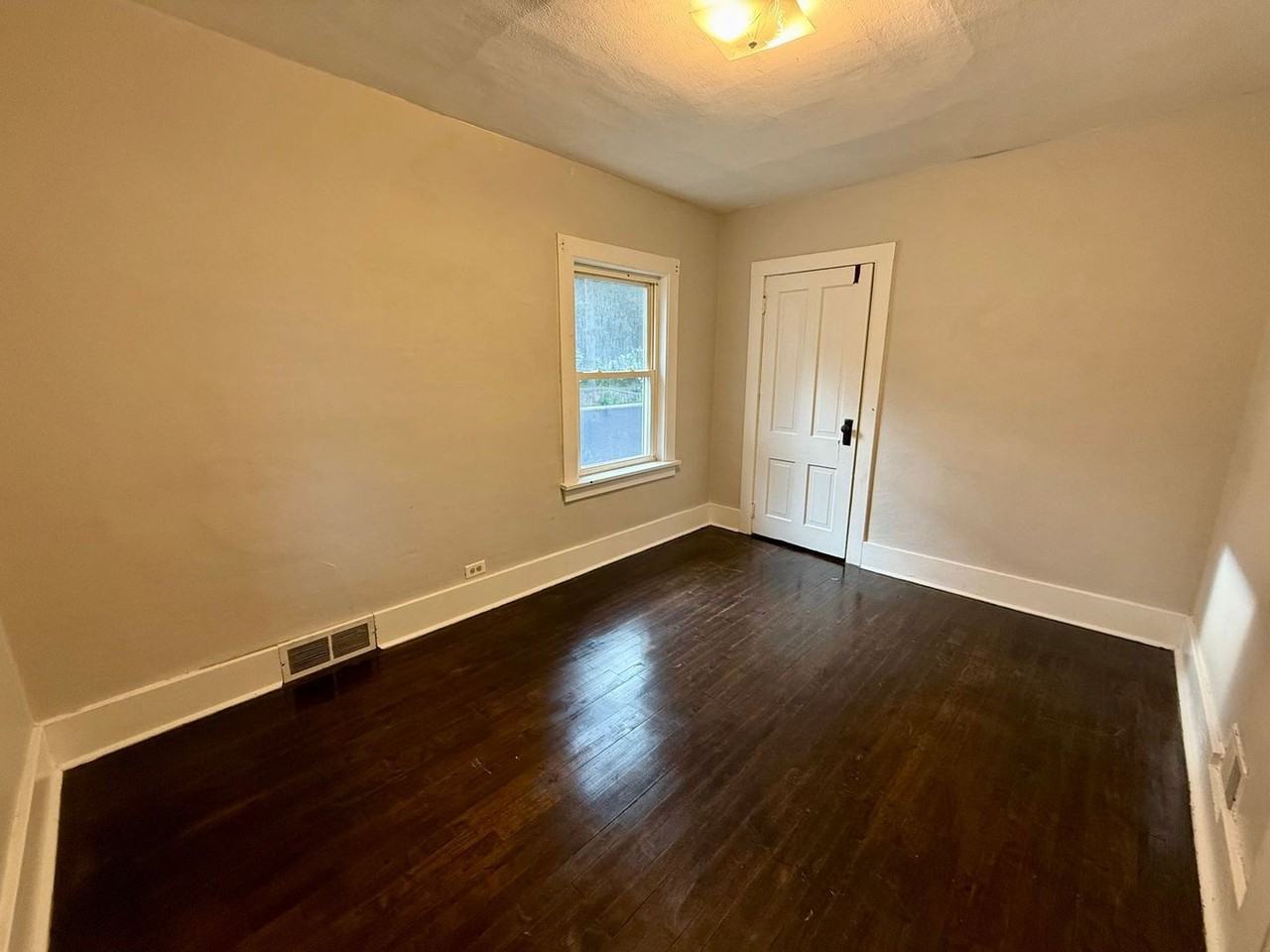 415 Weston Ave - Photo 5 of 29