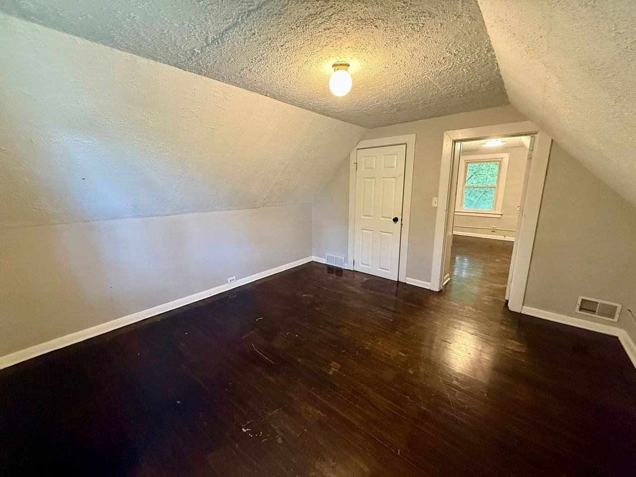 415 Weston Ave - Photo 6 of 29