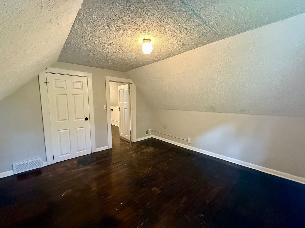 415 Weston Ave - Photo 7 of 29