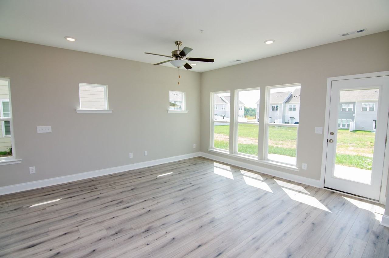 1027 June Wilde Rdg - Photo 2 of 21