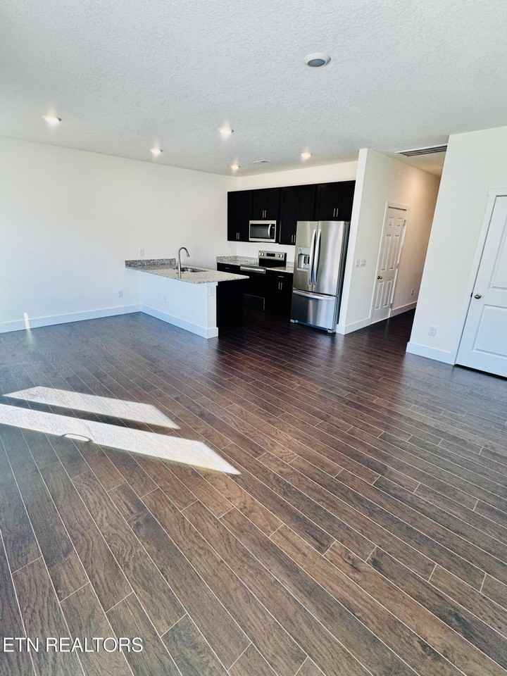 3018 Bogart Ln - Photo 4 of 16