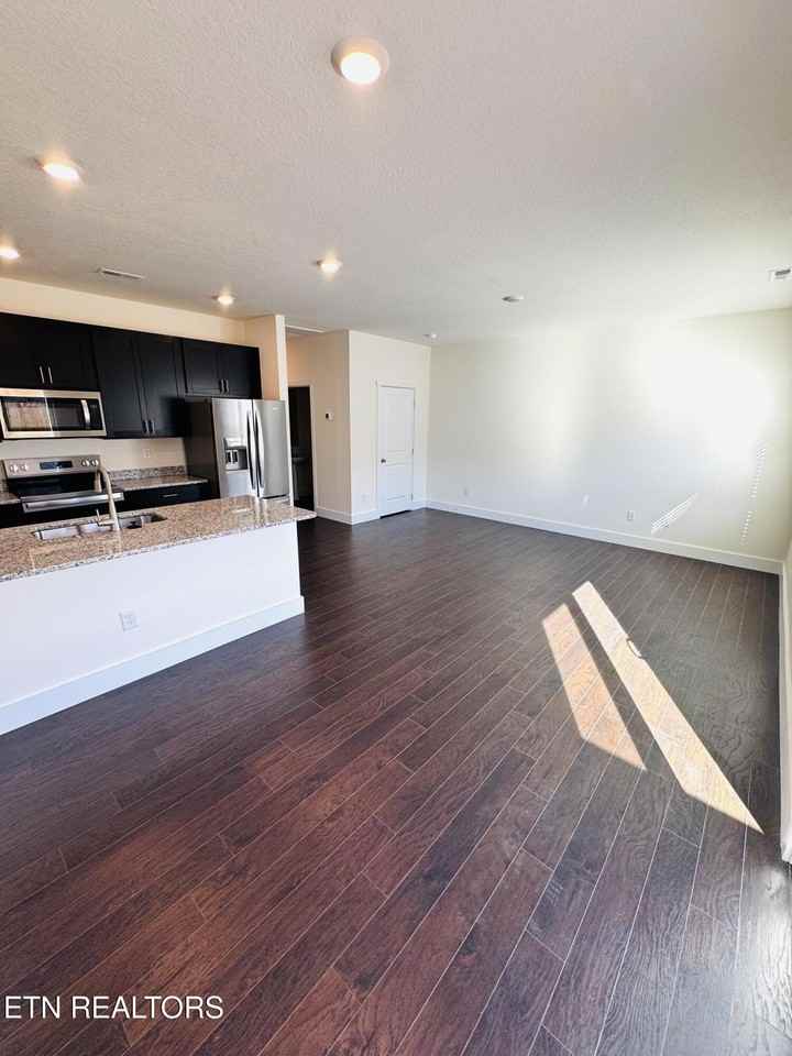3018 Bogart Ln - Photo 6 of 16