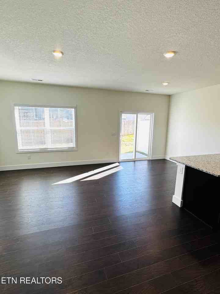 3018 Bogart Ln - Photo 7 of 16