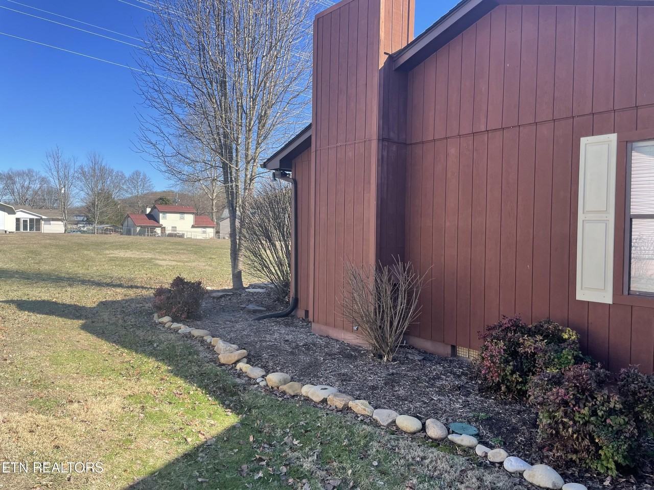 1708 Oxbow Ln - Photo 3 of 18