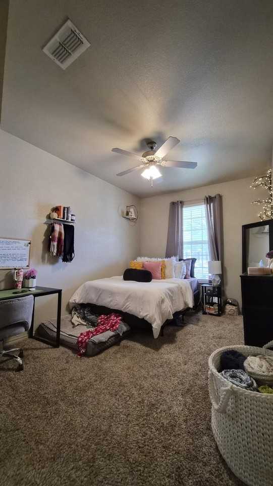 2101 10th St - Photo 5 of 12