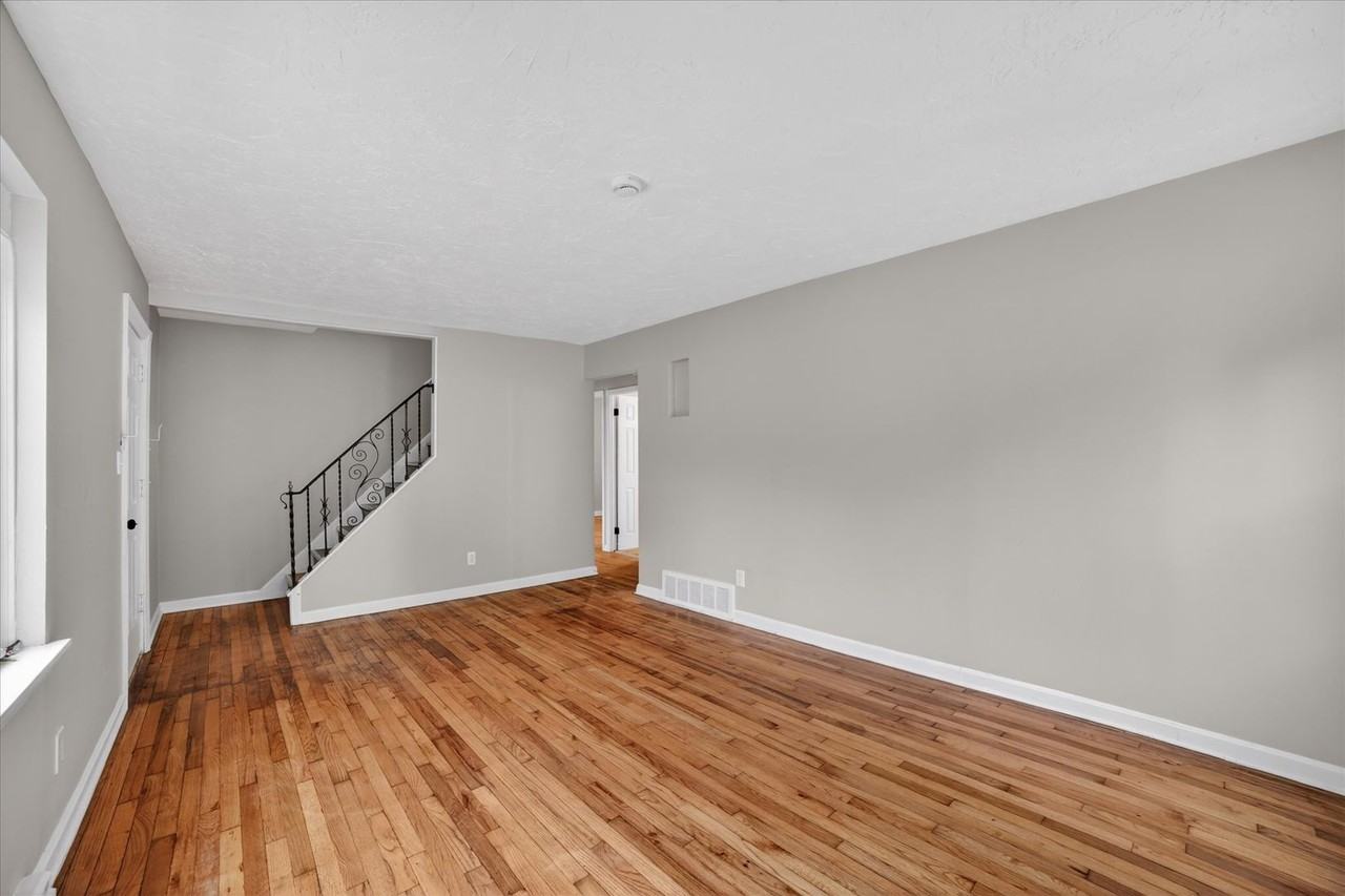 681 E 258th St - Photo 3 of 27