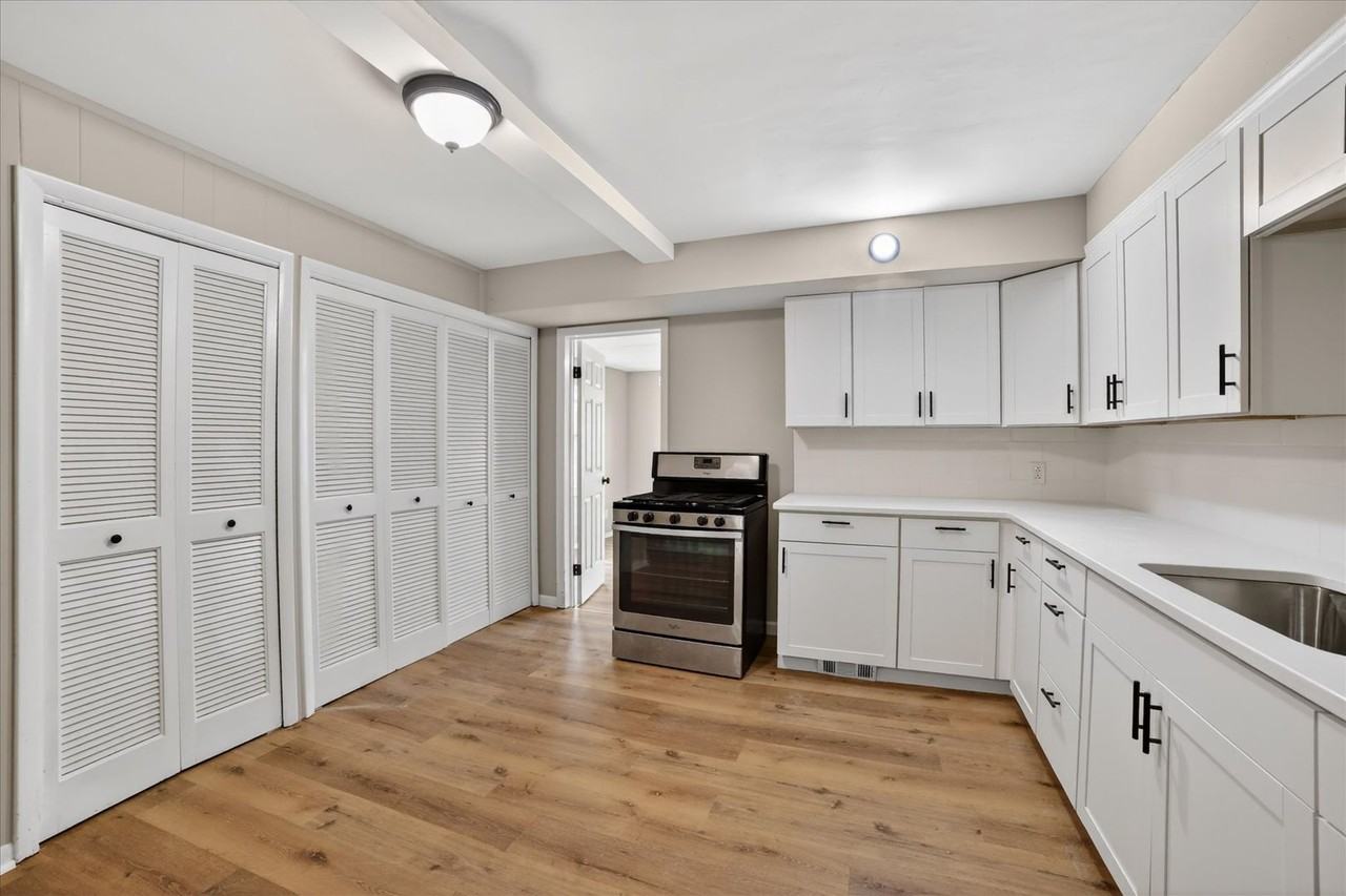 681 E 258th St - Photo 5 of 27