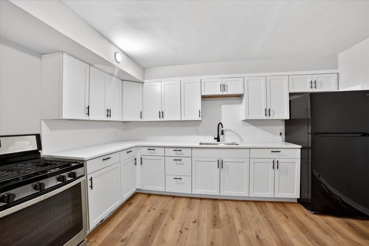 681 E 258th St - Photo 6 of 27