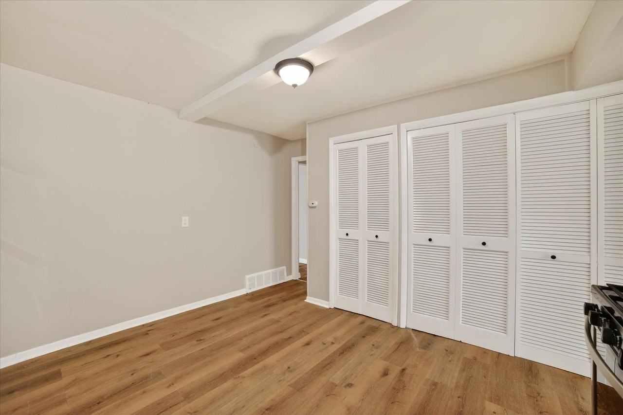 681 E 258th St - Photo 7 of 27