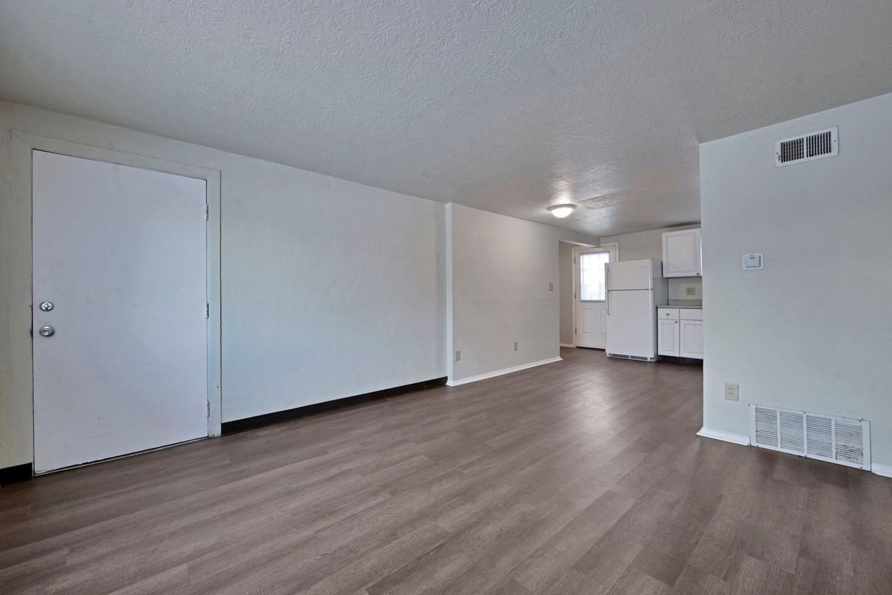 3011 Markham Rd #3011A - Photo 5 of 16