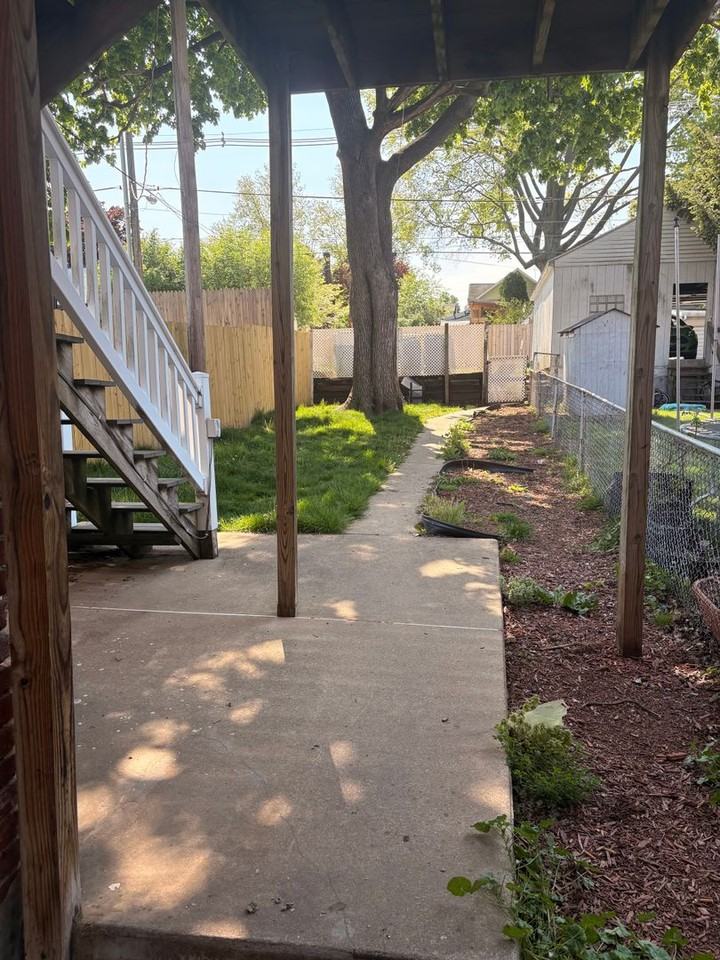 1448 W King St #1 - Photo 4 of 10