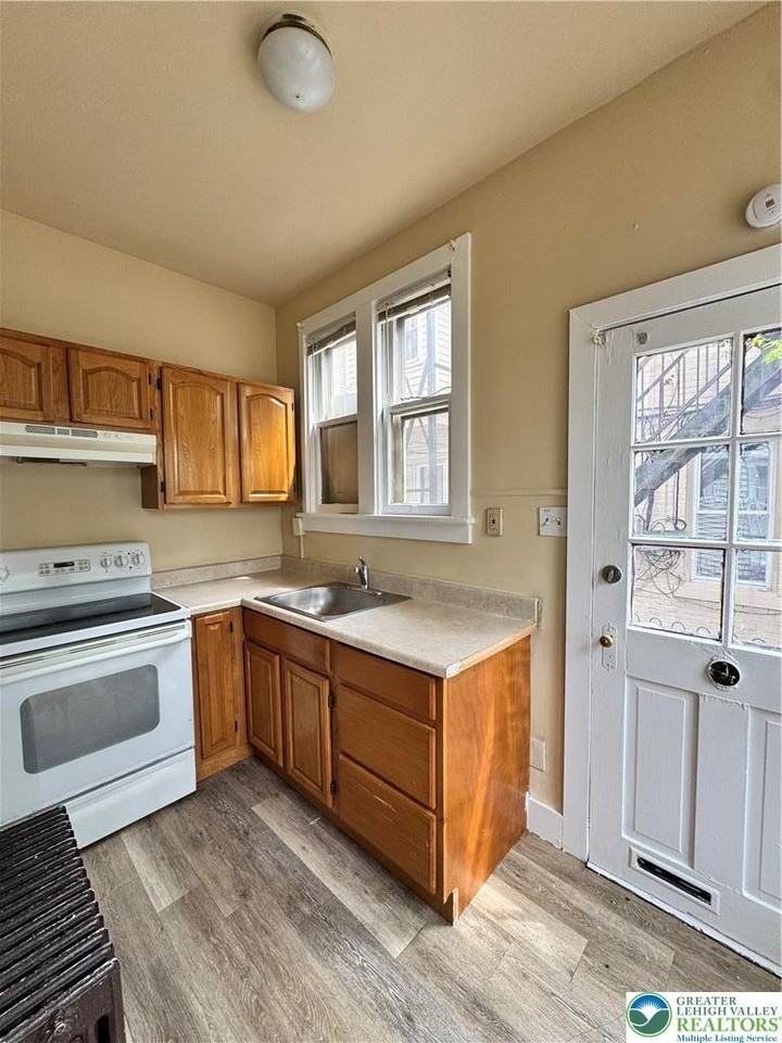 36 S 10th St #1R - Photo 2 of 9