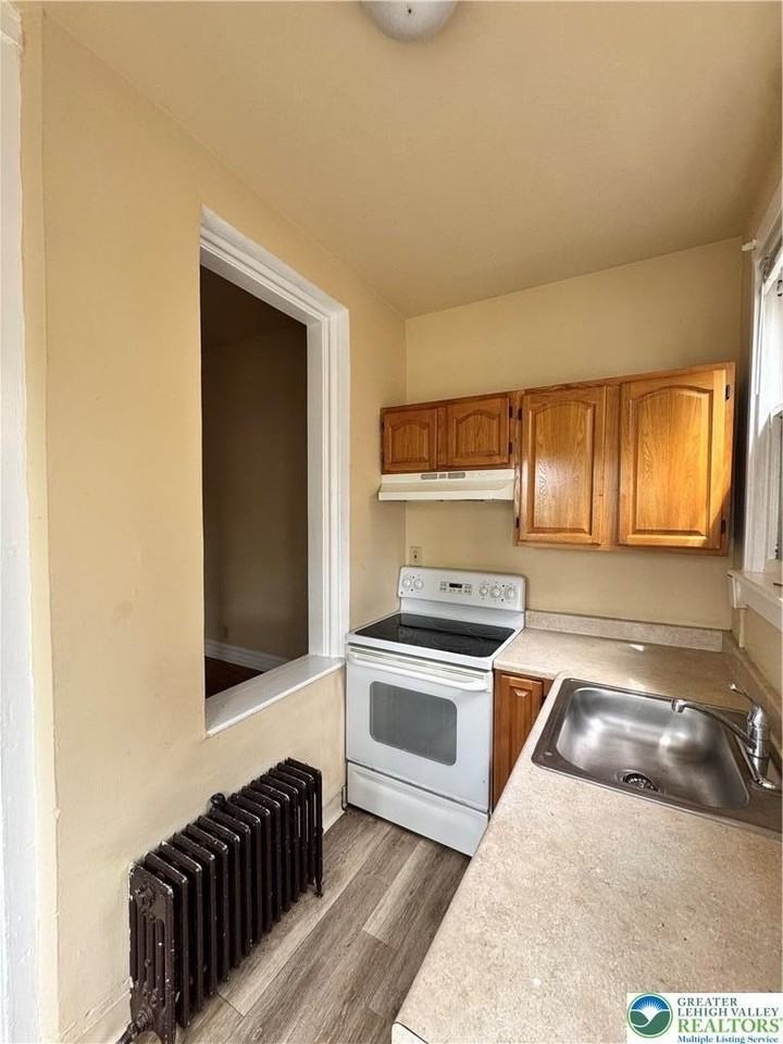 36 S 10th St #1R - Photo 3 of 9