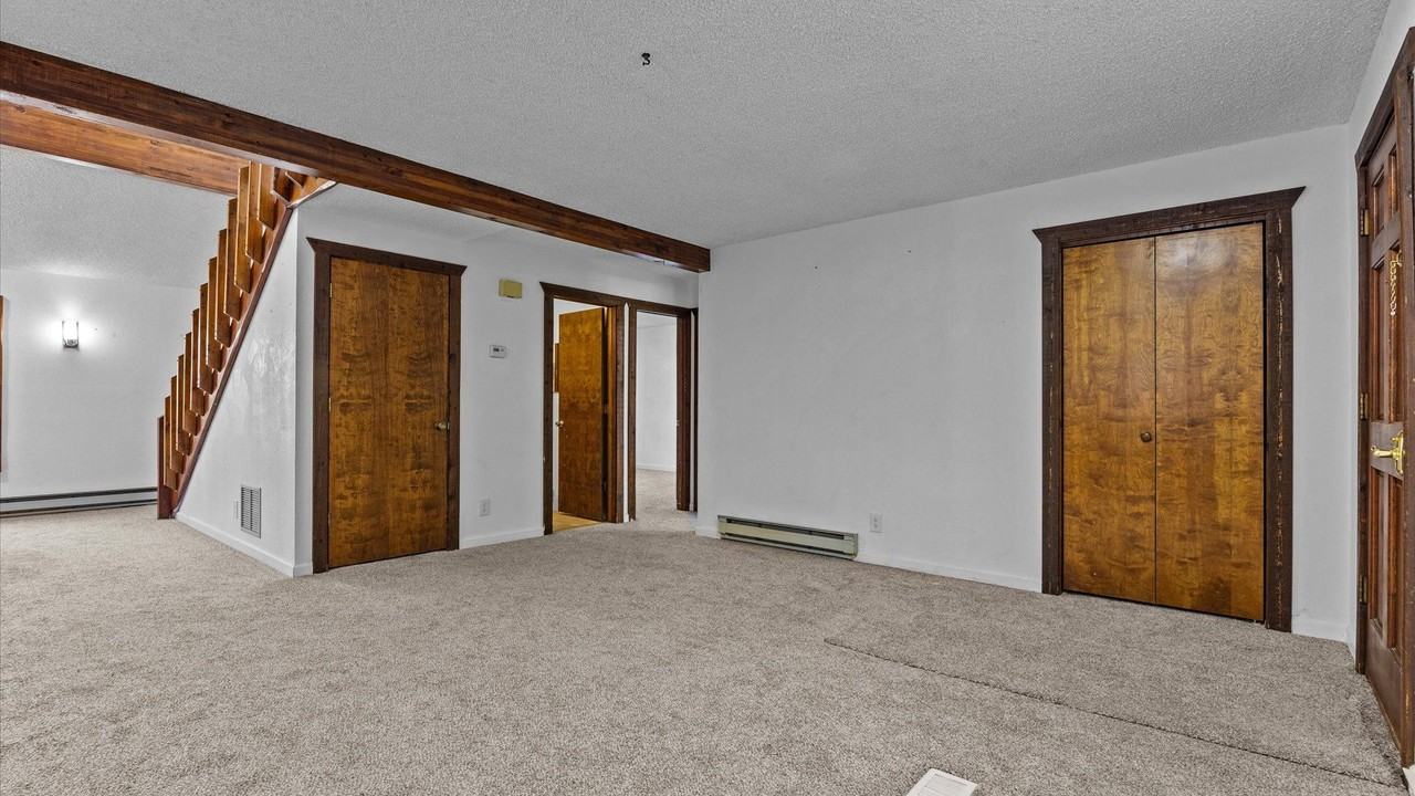 1108 Parkwood Ln - Photo 3 of 24