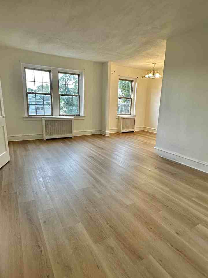 260 N Wycombe Ave - Photo 2 of 7