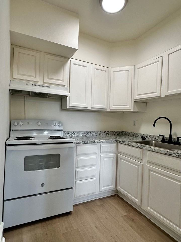 260 N Wycombe Ave - Photo 5 of 7