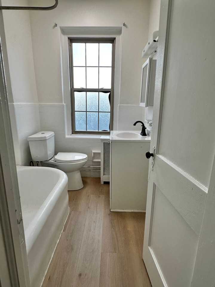 260 N Wycombe Ave - Photo 6 of 7