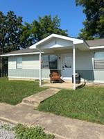 featured image of 616 E 8th St