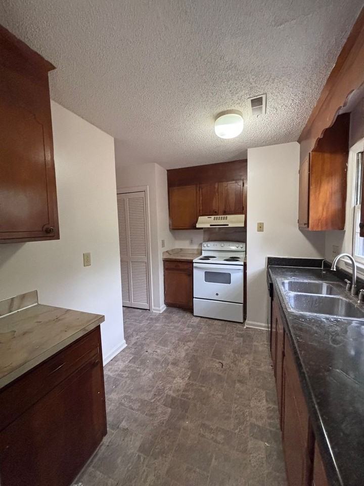 6117 Williams Rd - Photo 3 of 8