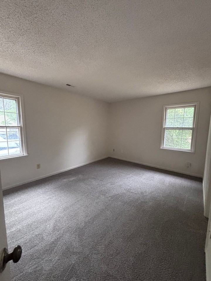 6117 Williams Rd - Photo 4 of 8