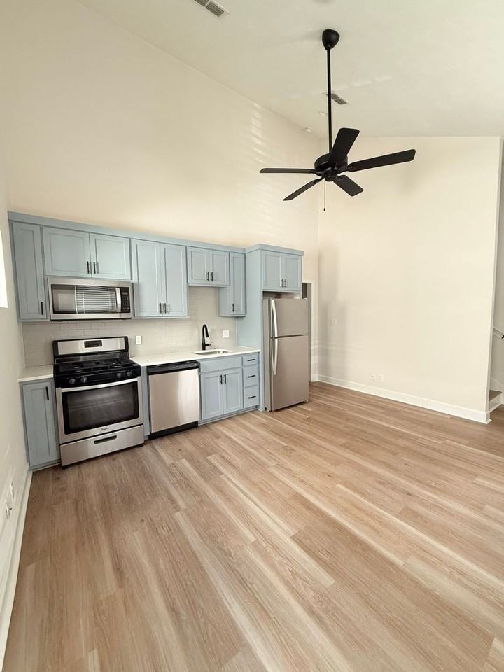 1327 N Bronough St - Photo 2 of 11