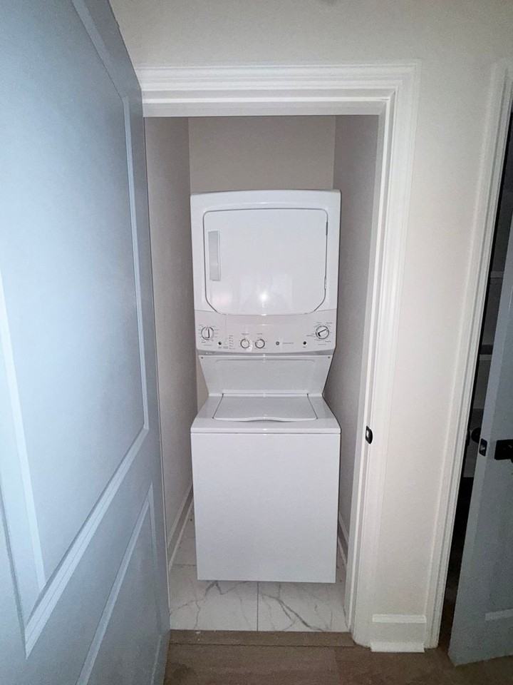 1327 N Bronough St - Photo 3 of 11