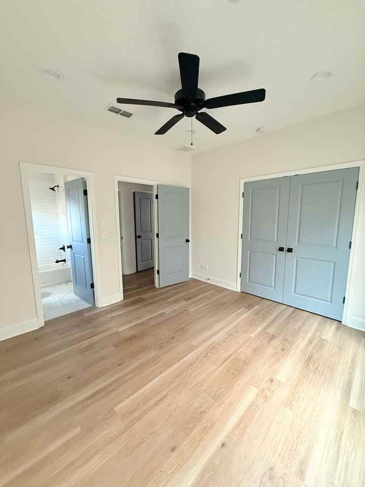 1327 N Bronough St - Photo 4 of 11