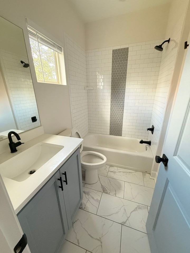 1327 N Bronough St - Photo 6 of 11