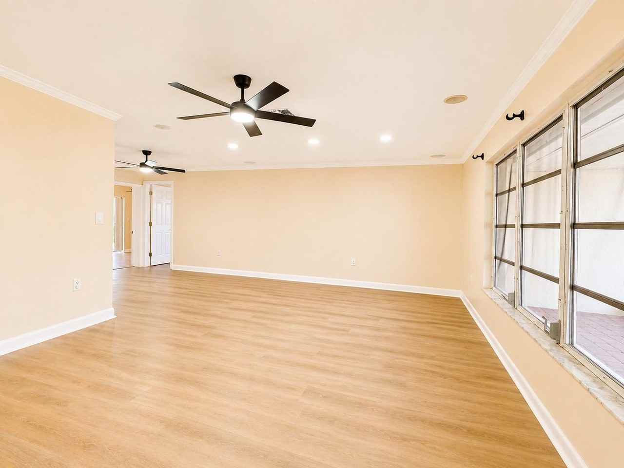 1426 Se 19th Ln - Photo 2 of 27