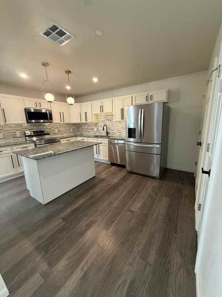 4200 Nw 15th St - Photo 2 of 17