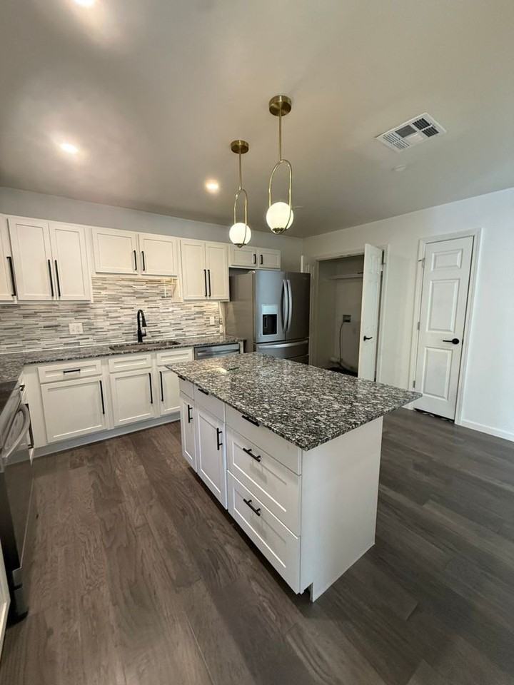 4200 Nw 15th St - Photo 3 of 17