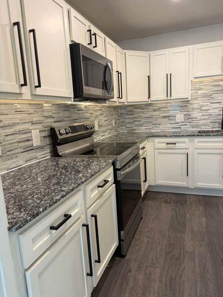 4200 Nw 15th St - Photo 4 of 17