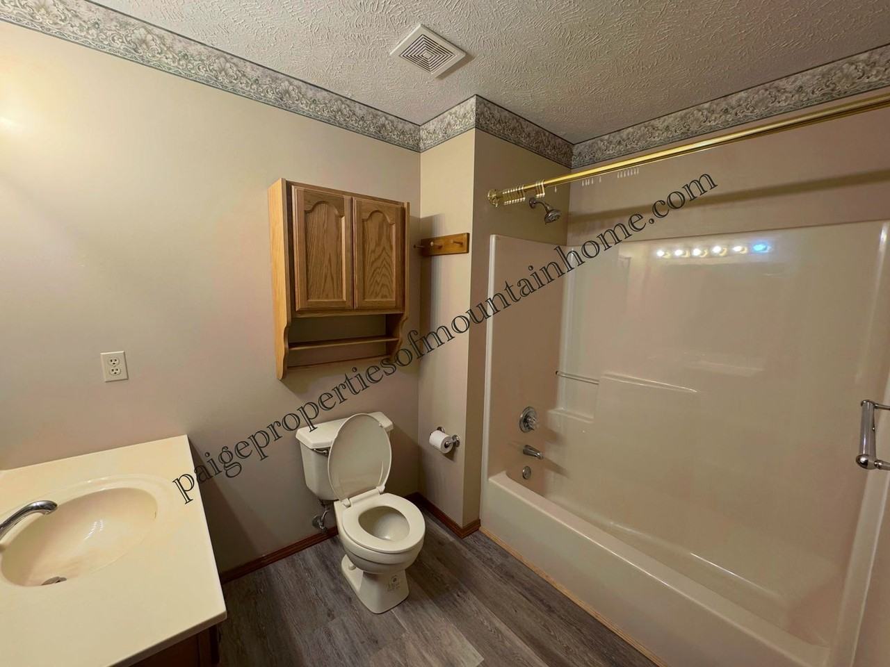 313 Bomber Blvd - Photo 2 of 23