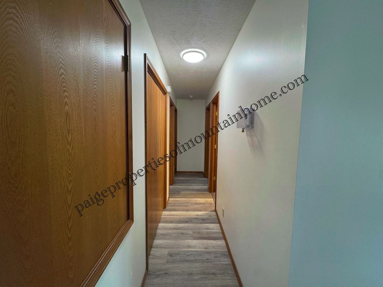 313 Bomber Blvd - Photo 3 of 23