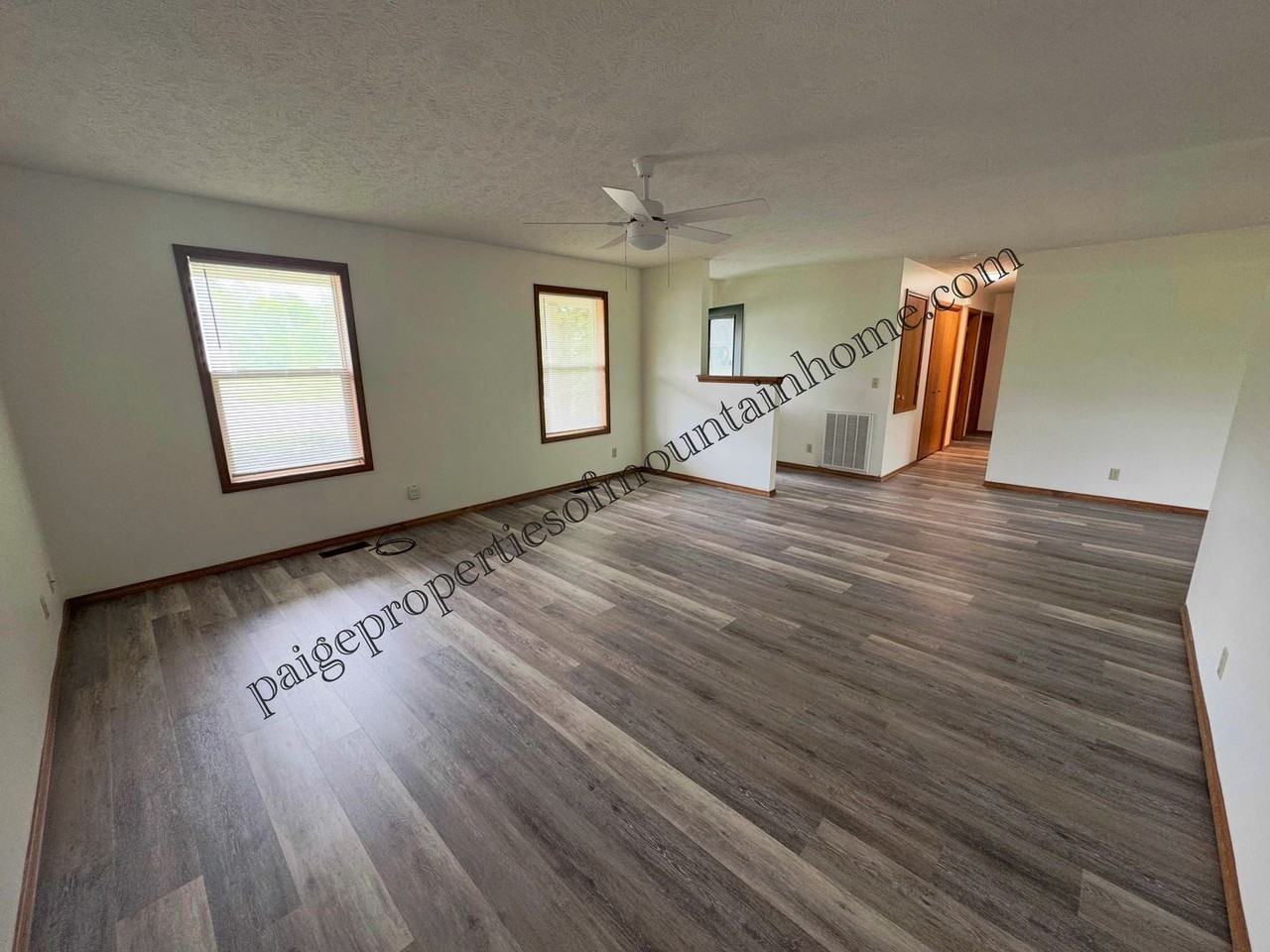 313 Bomber Blvd - Photo 4 of 23