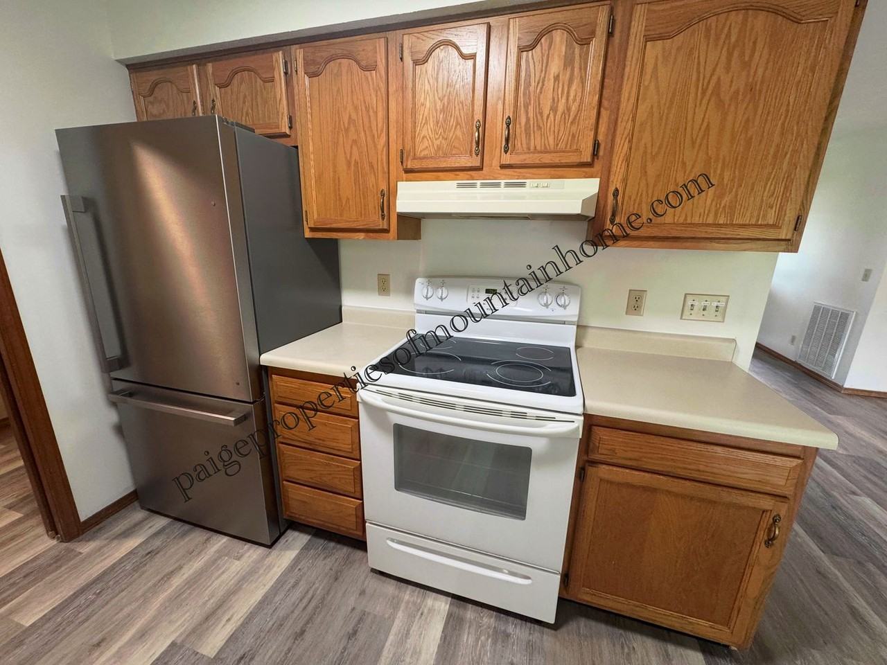 313 Bomber Blvd - Photo 6 of 23