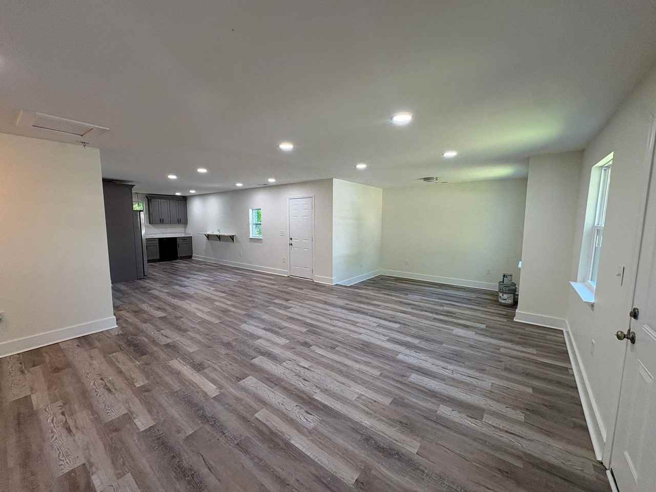 509 Rose Hl - Photo 2 of 9