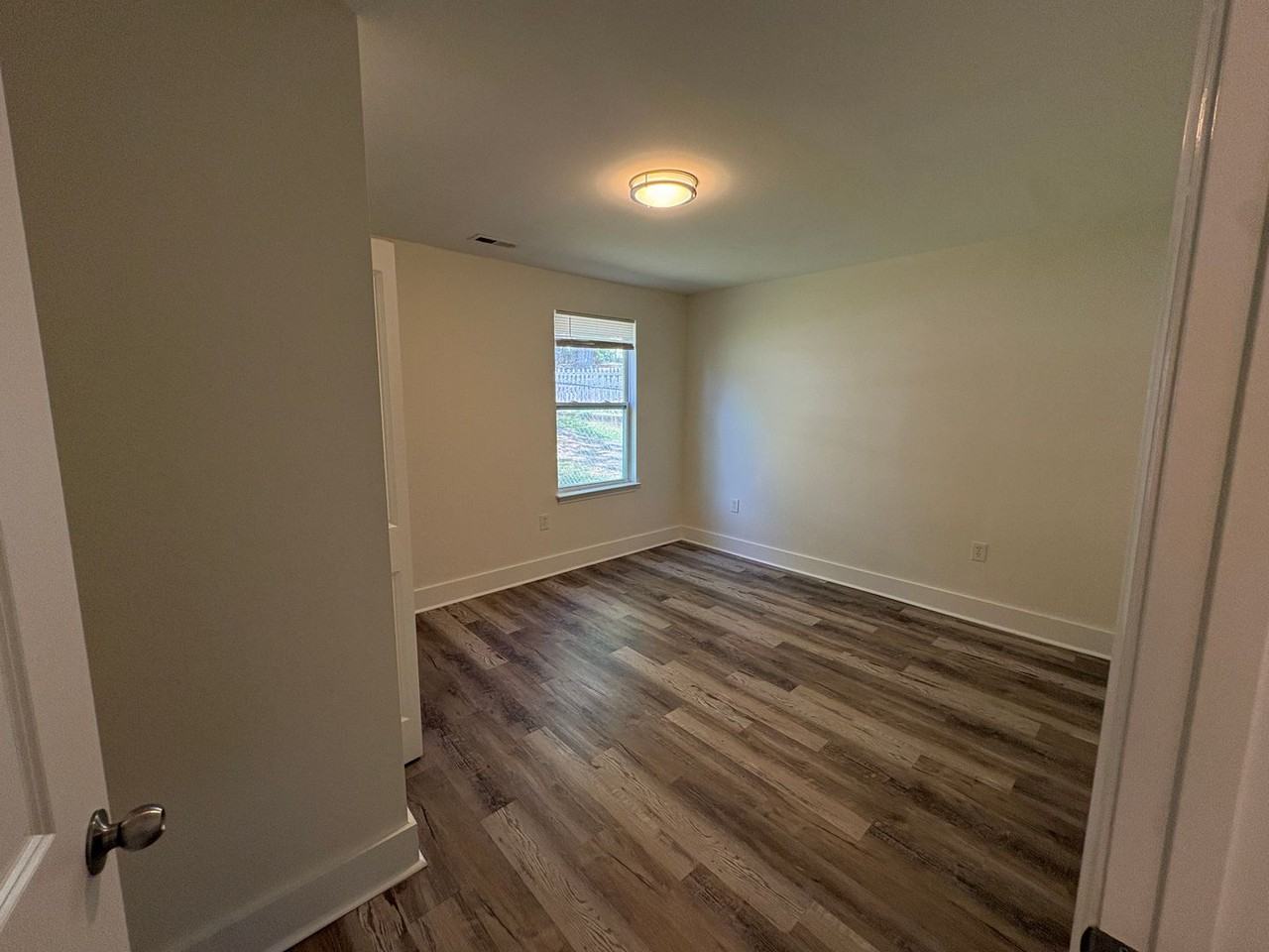 509 Rose Hl - Photo 4 of 9