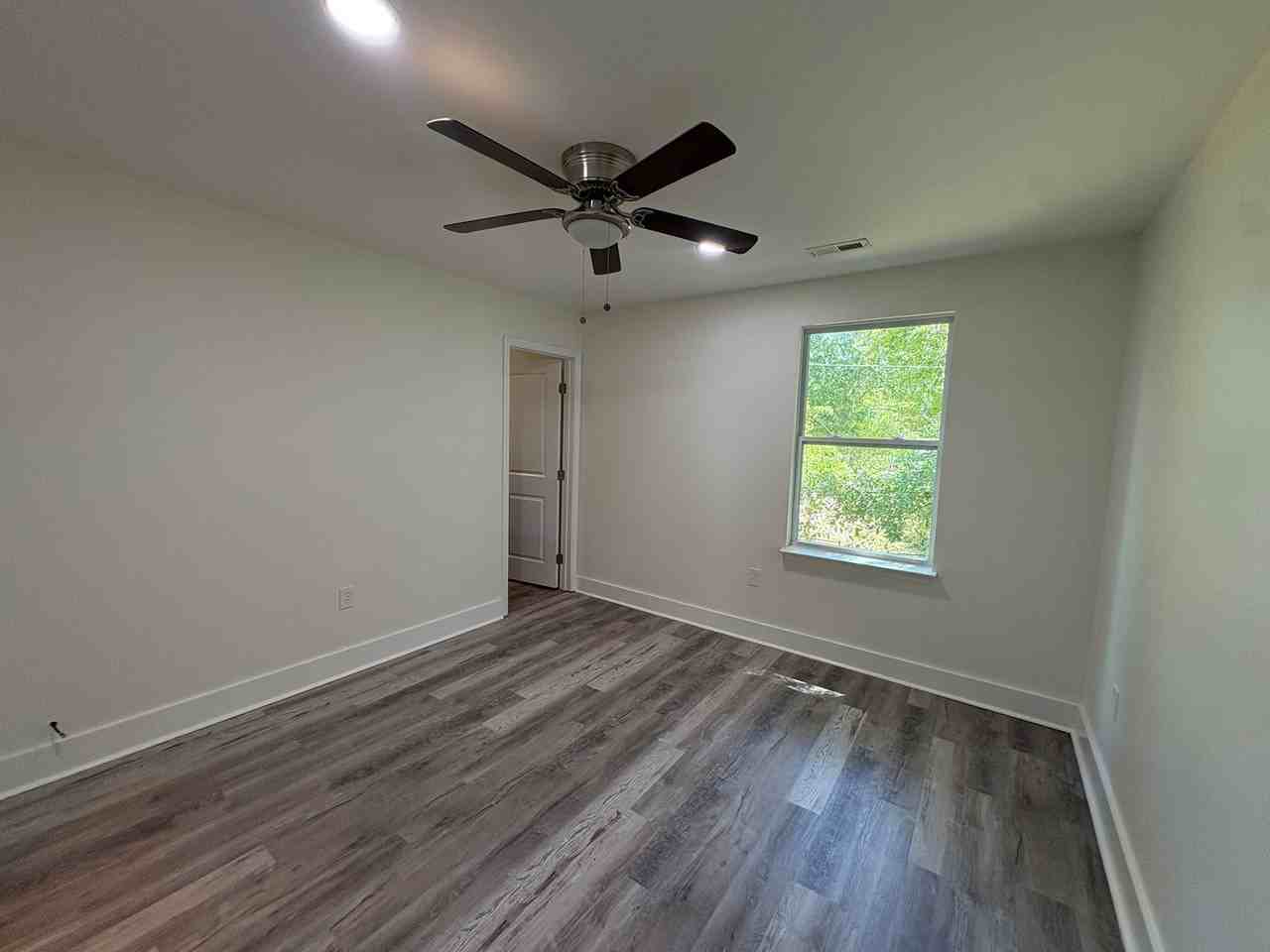 509 Rose Hl - Photo 7 of 9