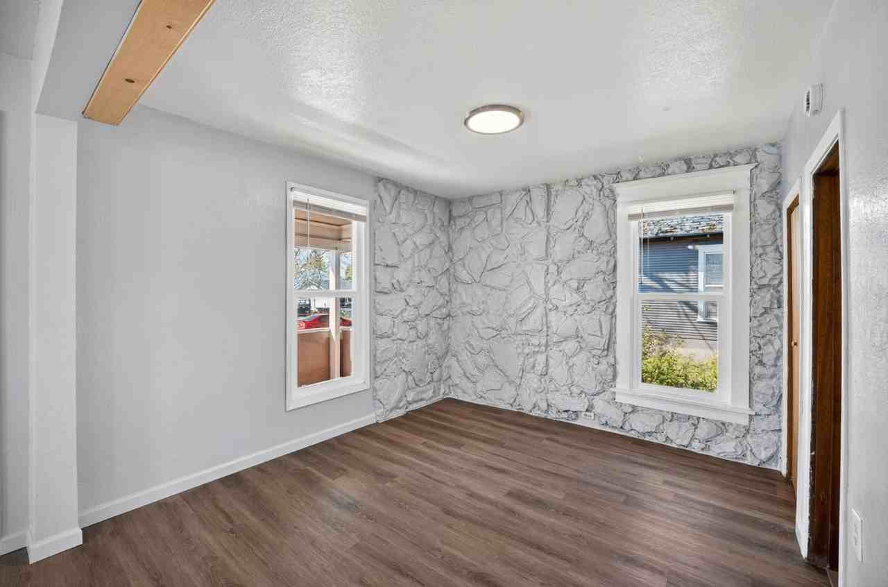 709 E Kiernan Ave - Photo 3 of 25